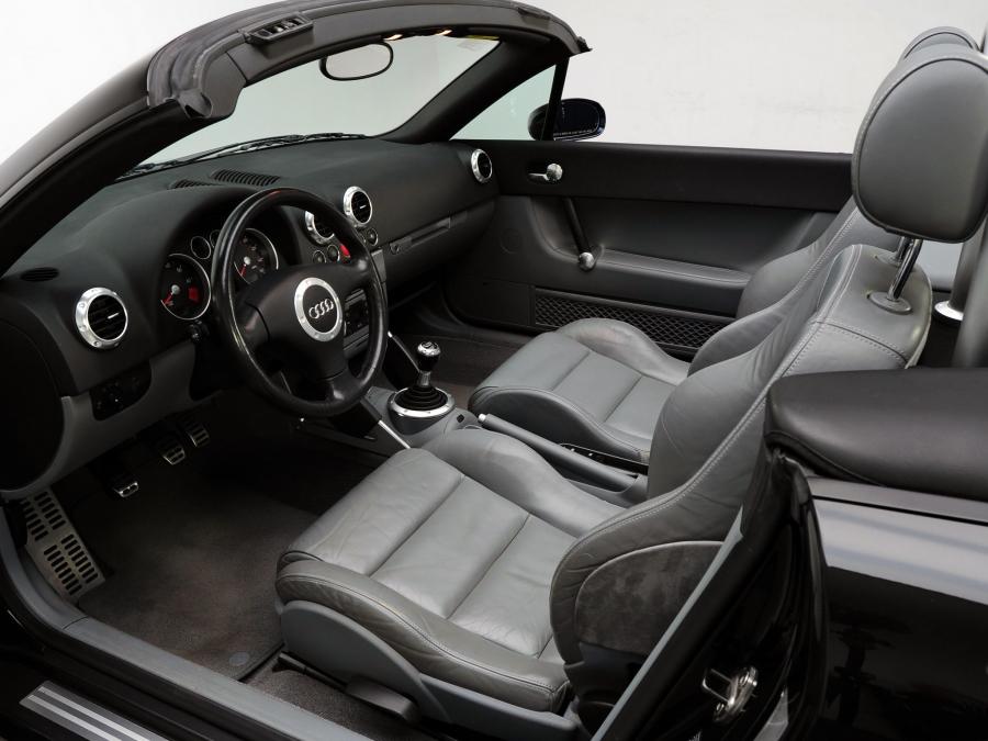 Интерьер Audi TT Roadster (8N) 1999 года  (NA) (фото 5 из 12)